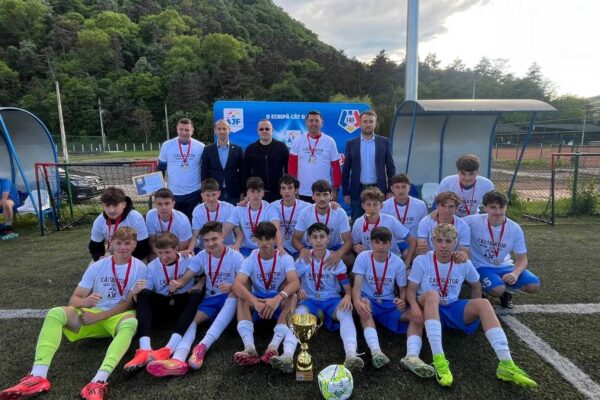 Echipa de juniori a CSM Deva cucerește titlul județean la categoria U17 sursa foto: Facebook CSM Deva- Centru de Copii și Juniori